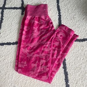 NVGTN PINK CAMO LEGGINGS SIZE L !!